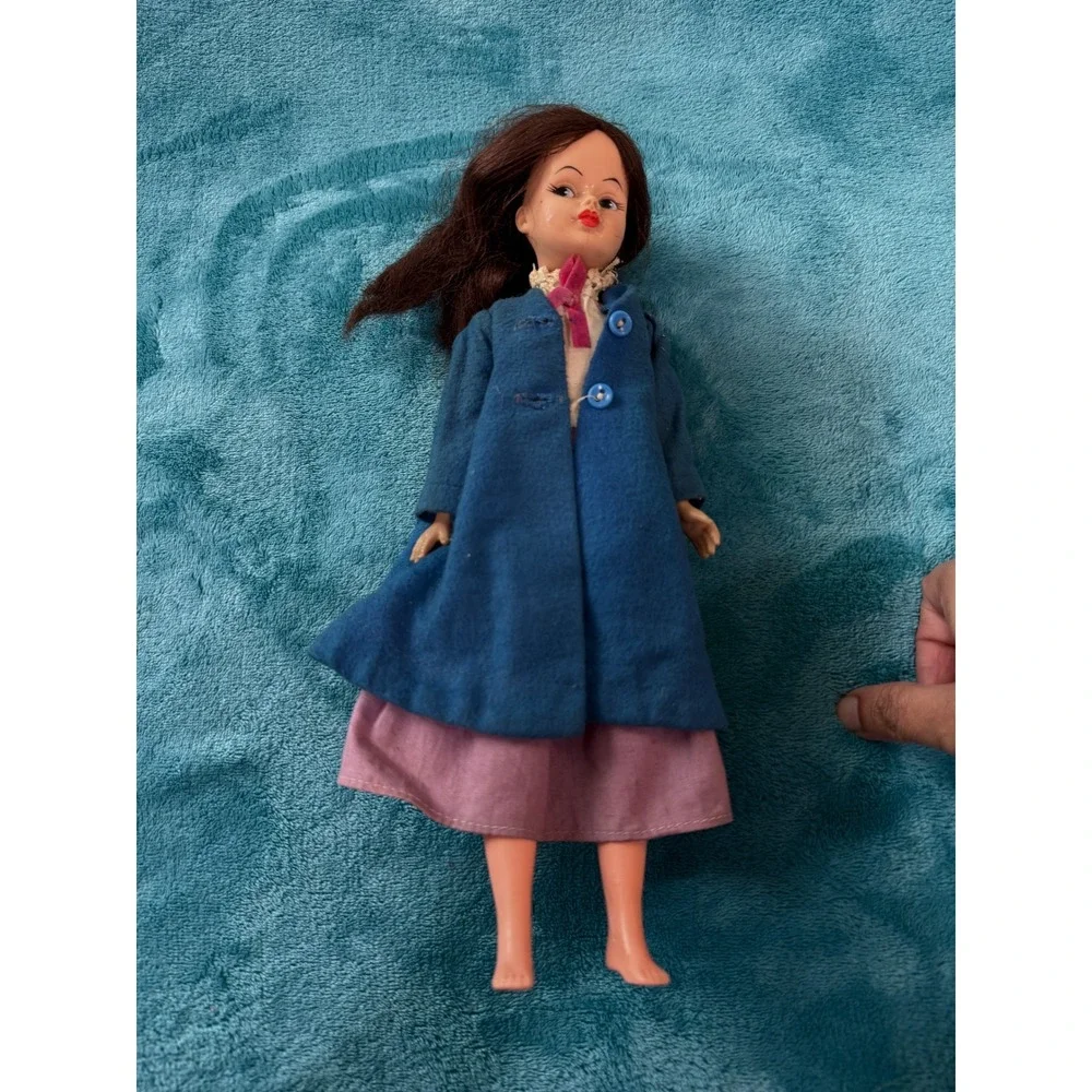 Vintage‎ Brunette Fashion Doll Blue Felt Coat Pink Skirt Retro Collectible Toy